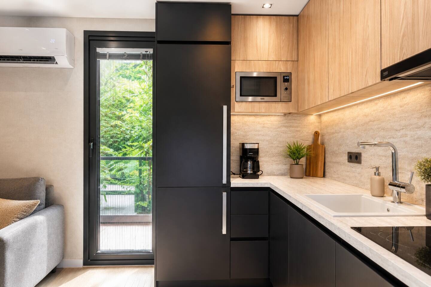 Kitchen with microwave and coffee machine