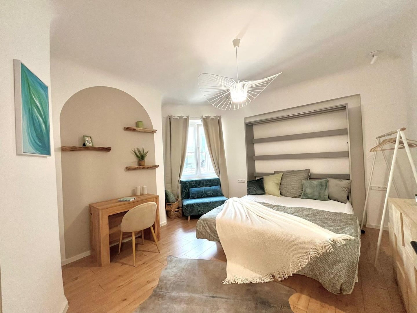 Design-Apartment Stuttgart-West, Wohnbereich mit Sitzgelegenheit
